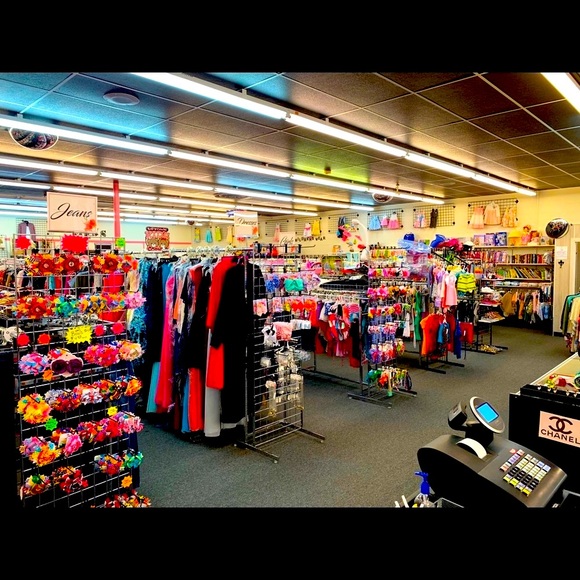 UPTOWN RESALE & CONSIGNMENTS SINCE 1992 - Picture 2 of 9